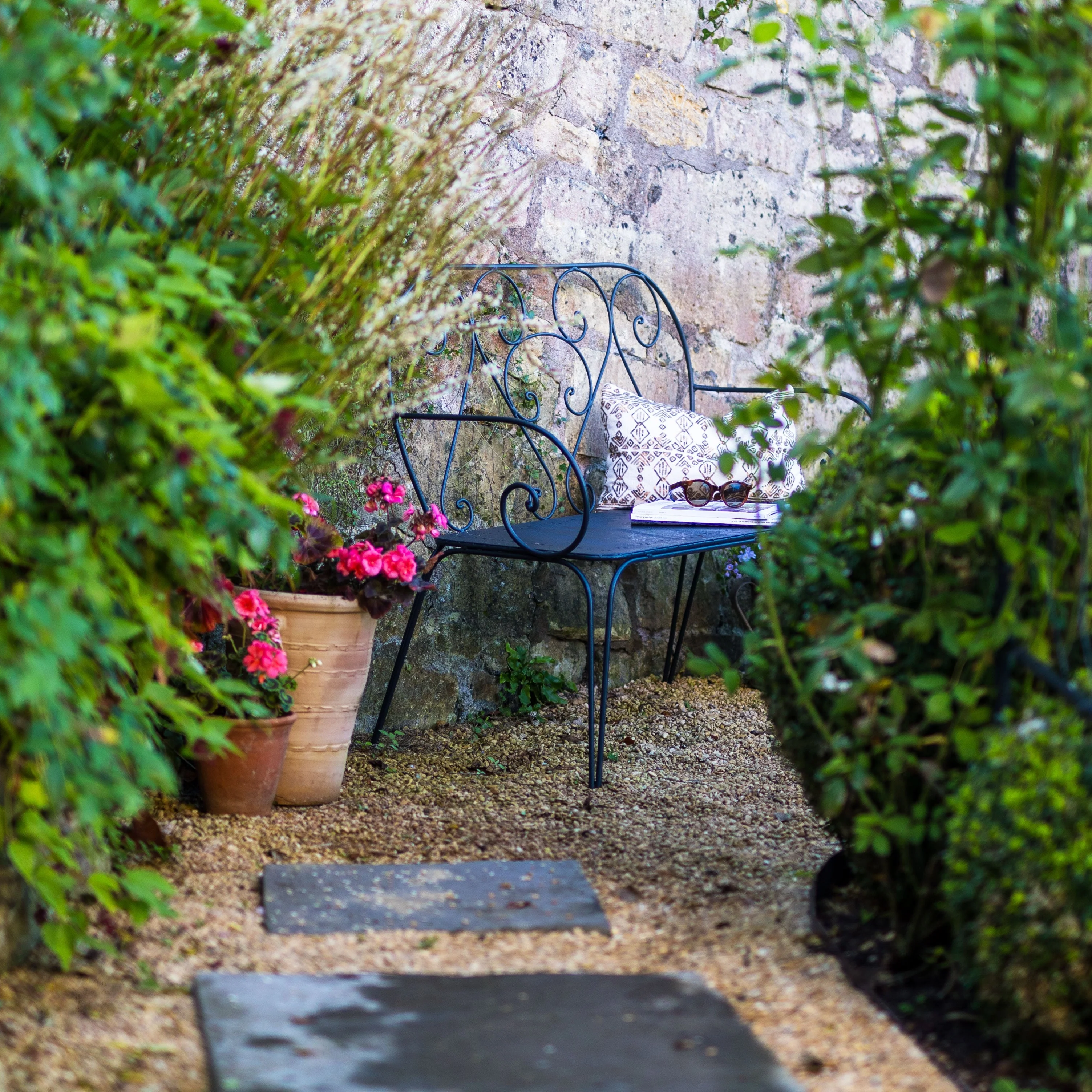 Pavillion Vintage Garden Bench - Image 3